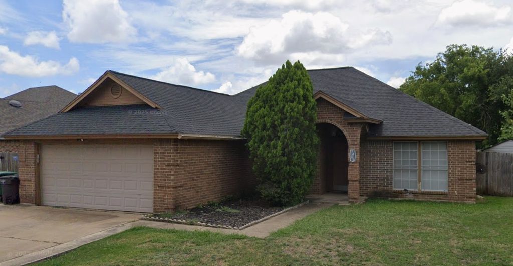 7405 Emerywood Lane, Fort Worth, TX 76137