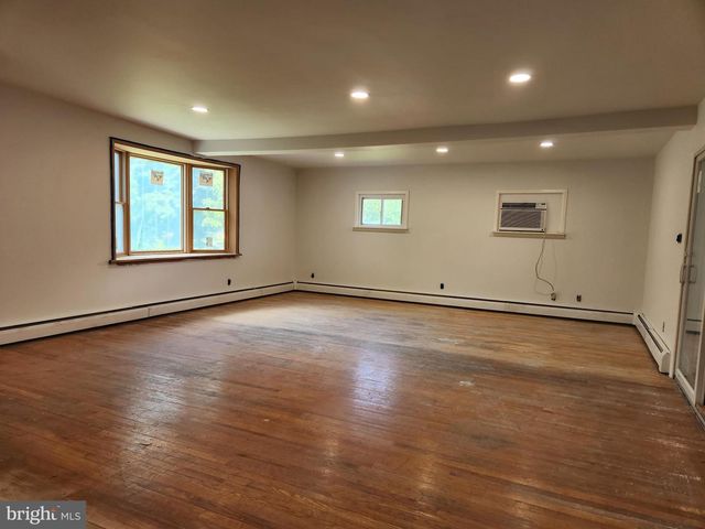 814 DOLINGTON RD, Newtown, PA 18940