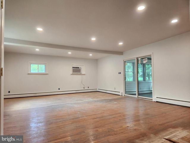 814 DOLINGTON RD, Newtown, PA 18940