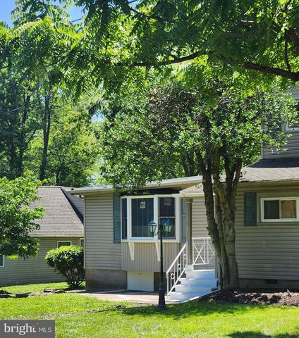 814 DOLINGTON RD, Newtown, PA 18940