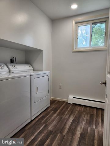 814 DOLINGTON RD, Newtown, PA 18940
