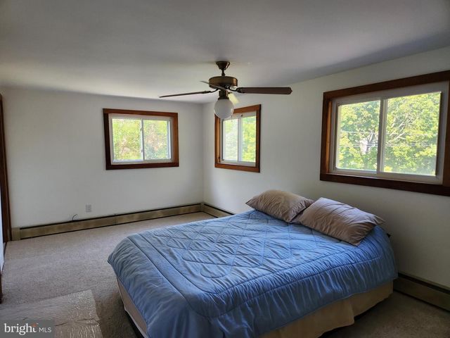 814 DOLINGTON RD, Newtown, PA 18940