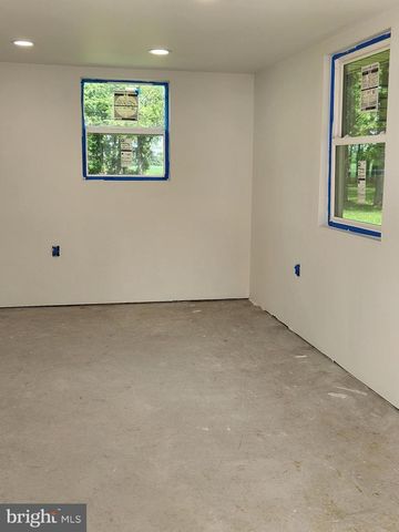 814 DOLINGTON RD, Newtown, PA 18940