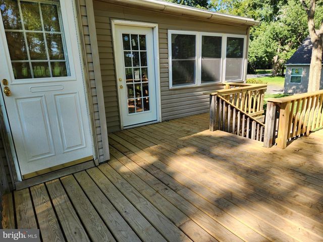 814 DOLINGTON RD, Newtown, PA 18940