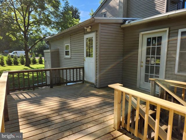 814 DOLINGTON RD, Newtown, PA 18940