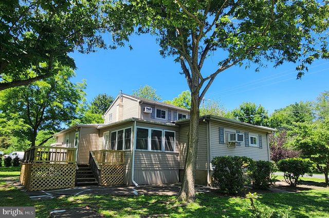 814 DOLINGTON RD, Newtown, PA 18940