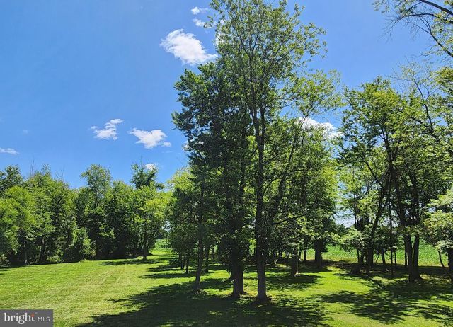 814 DOLINGTON RD, Newtown, PA 18940