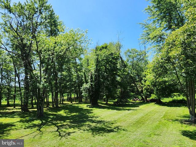 814 DOLINGTON RD, Newtown, PA 18940