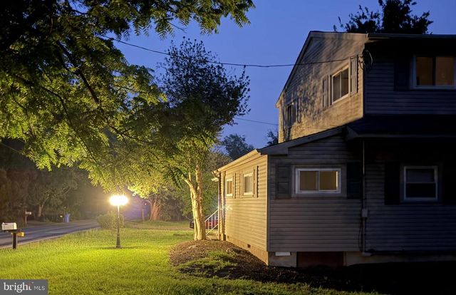 814 DOLINGTON RD, Newtown, PA 18940