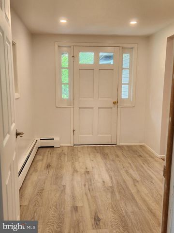 814 DOLINGTON RD, Newtown, PA 18940