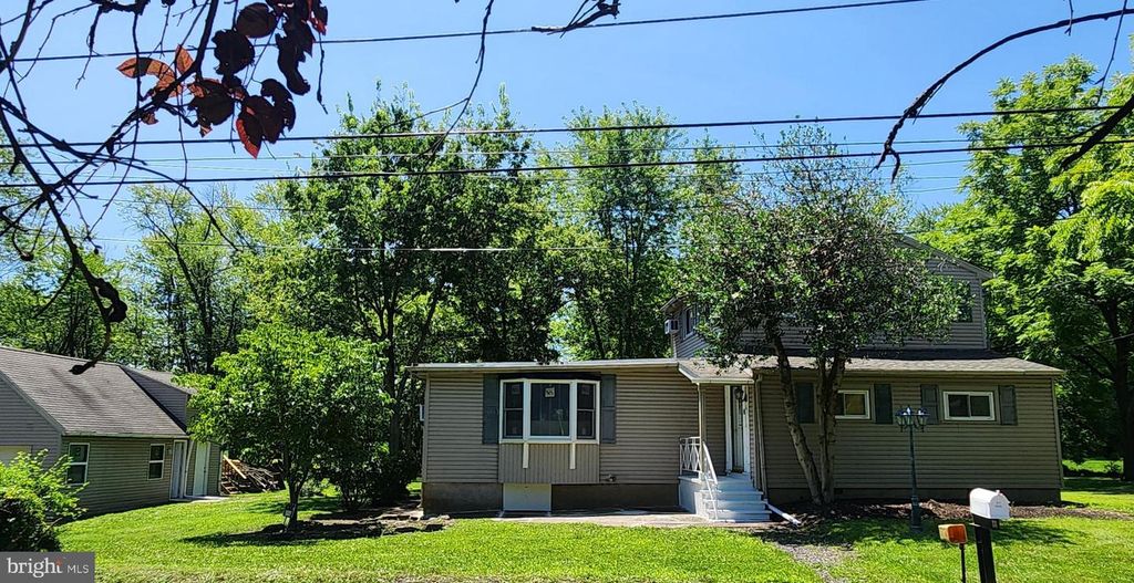 814 DOLINGTON RD, Newtown, PA 18940