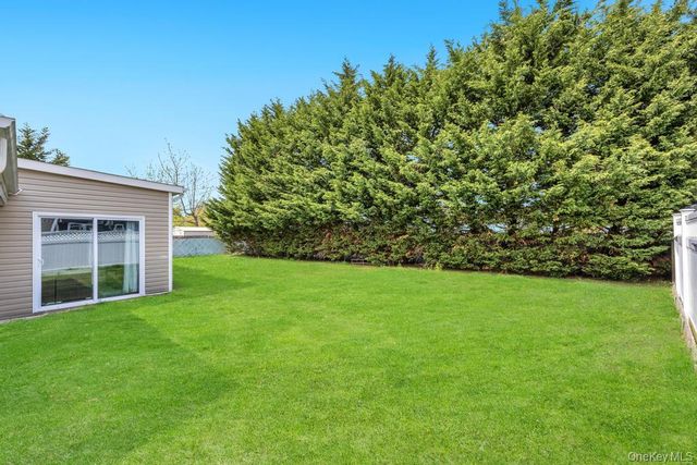 213 Hillcrest Drive, Seaford, NY 11783