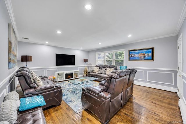 213 Hillcrest Drive, Seaford, NY 11783