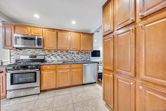 213 Hillcrest Drive, Seaford, NY 11783