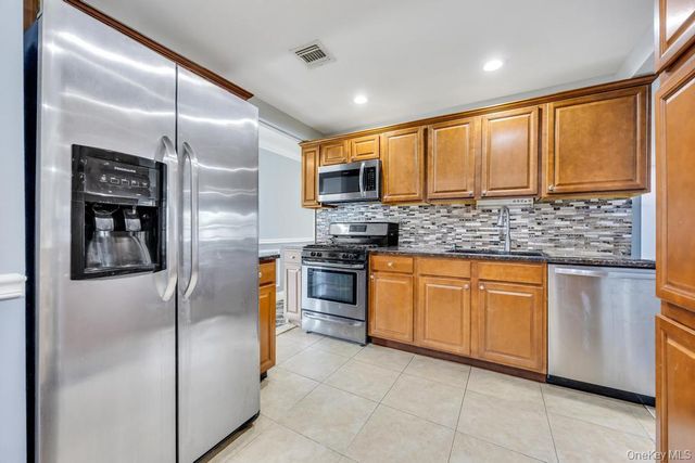 213 Hillcrest Drive, Seaford, NY 11783