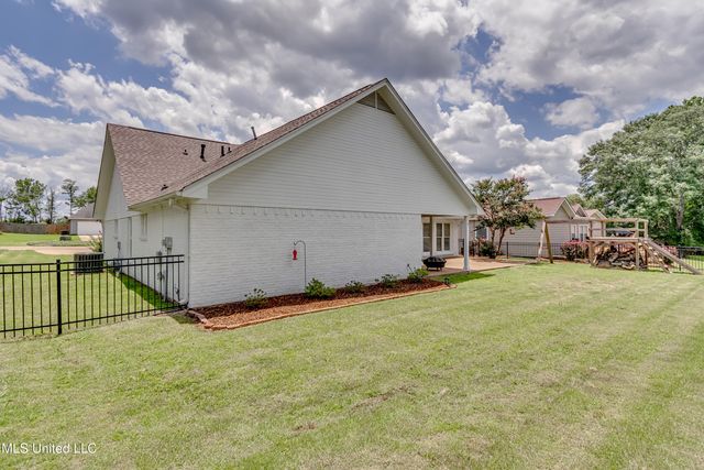 594 S Deerfield Drive, Canton, MS 39046