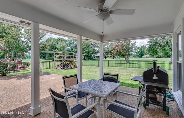 594 S Deerfield Drive, Canton, MS 39046