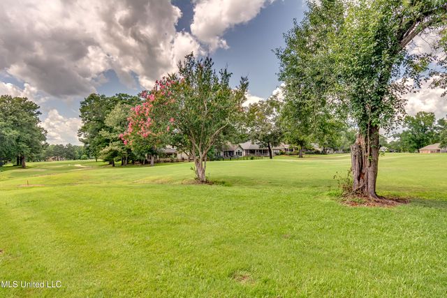 594 S Deerfield Drive, Canton, MS 39046