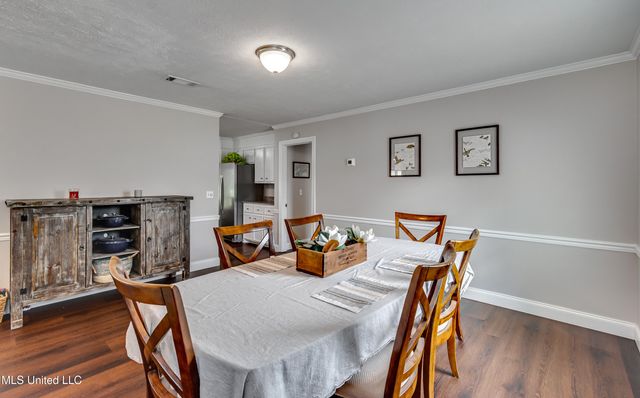 594 S Deerfield Drive, Canton, MS 39046