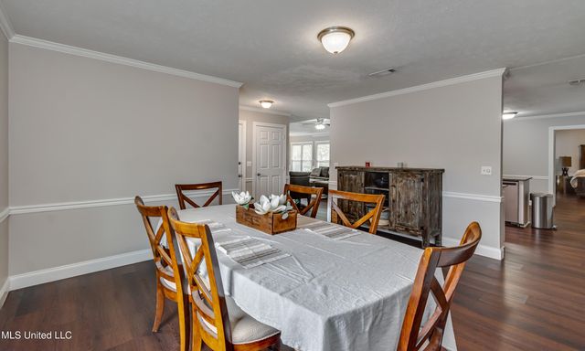 594 S Deerfield Drive, Canton, MS 39046