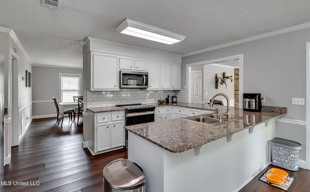 594 S Deerfield Drive, Canton, MS 39046