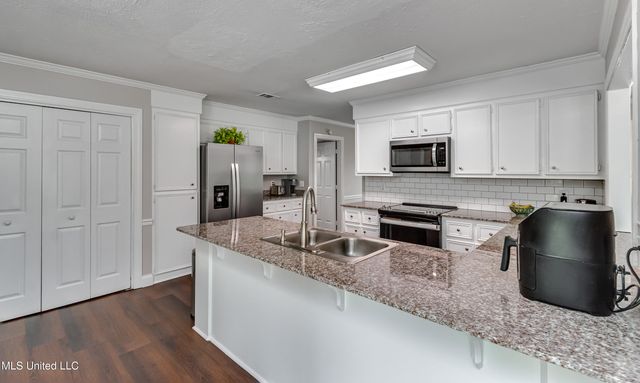 594 S Deerfield Drive, Canton, MS 39046