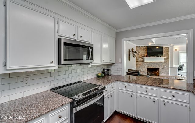 594 S Deerfield Drive, Canton, MS 39046
