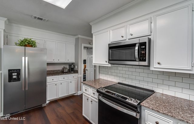 594 S Deerfield Drive, Canton, MS 39046