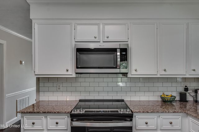 594 S Deerfield Drive, Canton, MS 39046