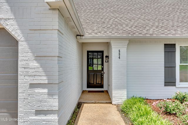 594 S Deerfield Drive, Canton, MS 39046