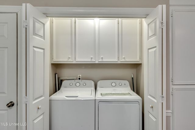 594 S Deerfield Drive, Canton, MS 39046