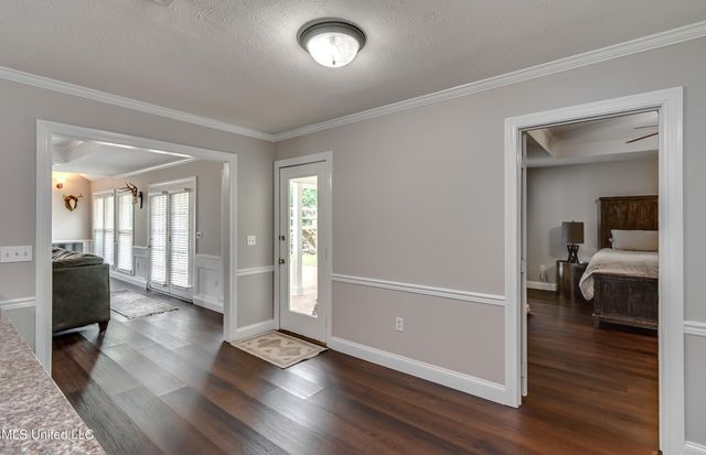 594 S Deerfield Drive, Canton, MS 39046