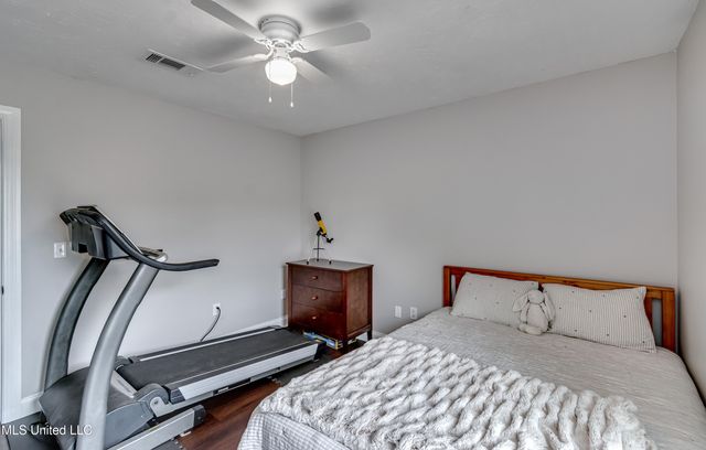 594 S Deerfield Drive, Canton, MS 39046