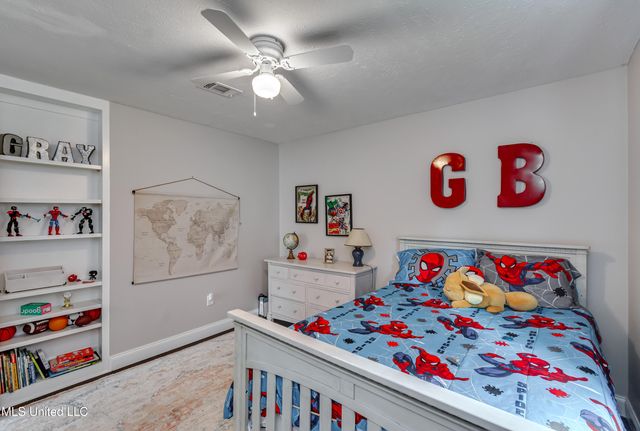 594 S Deerfield Drive, Canton, MS 39046