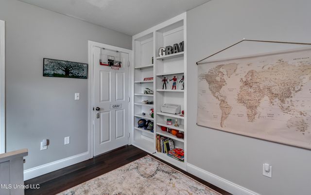 594 S Deerfield Drive, Canton, MS 39046