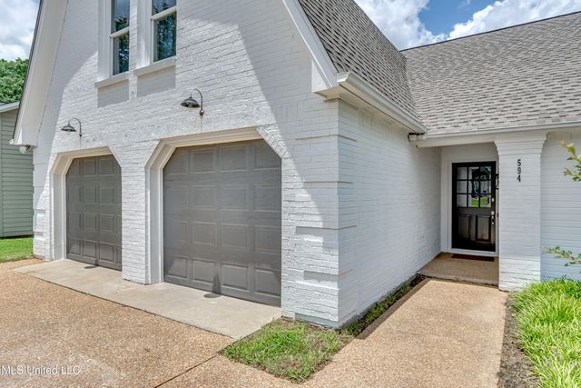 594 S Deerfield Drive, Canton, MS 39046