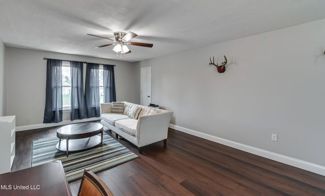 594 S Deerfield Drive, Canton, MS 39046