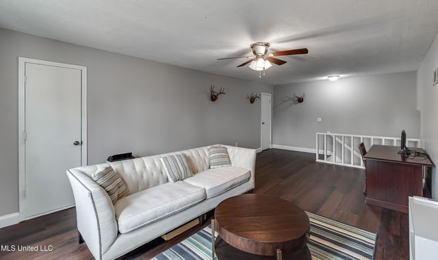 594 S Deerfield Drive, Canton, MS 39046