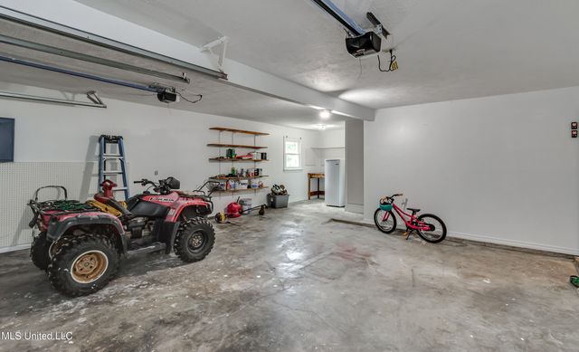 594 S Deerfield Drive, Canton, MS 39046