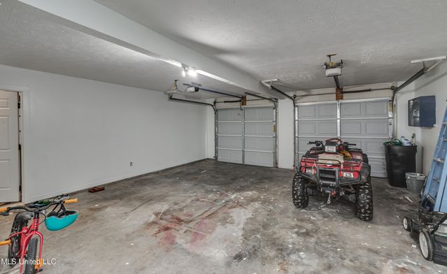 594 S Deerfield Drive, Canton, MS 39046