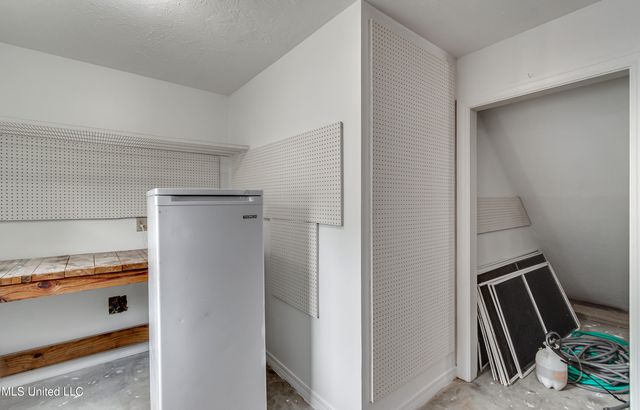 594 S Deerfield Drive, Canton, MS 39046