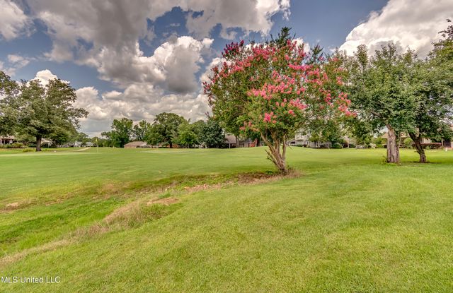 594 S Deerfield Drive, Canton, MS 39046