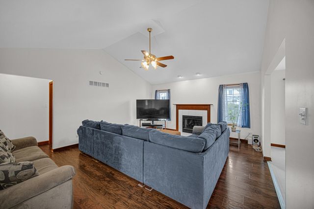 192 Summerhill Drive, Dyer, IN 46311
