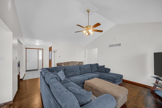 192 Summerhill Drive, Dyer, IN 46311