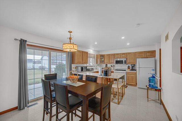 192 Summerhill Drive, Dyer, IN 46311