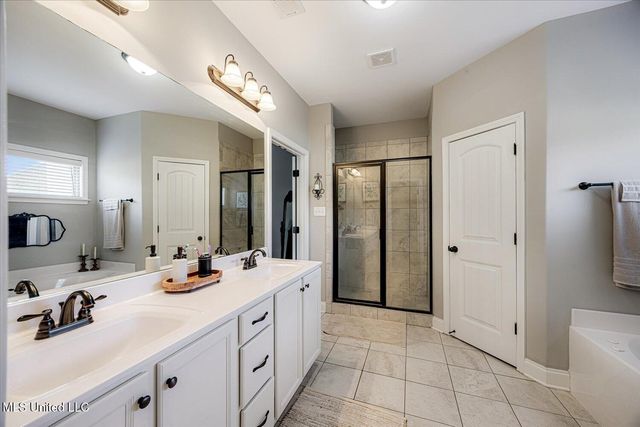 552 Benton Drive, Nesbit, MS 38651