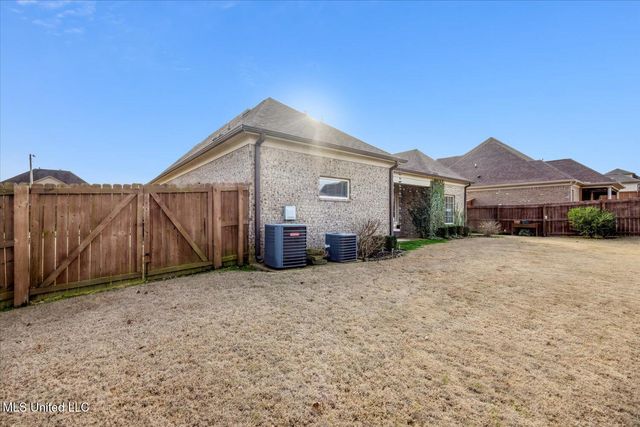 552 Benton Drive, Nesbit, MS 38651