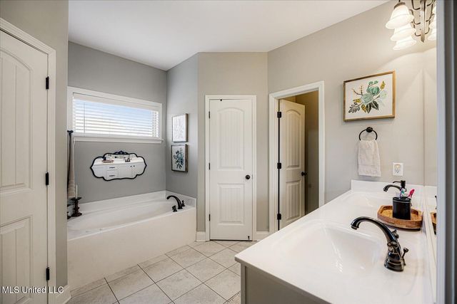 552 Benton Drive, Nesbit, MS 38651