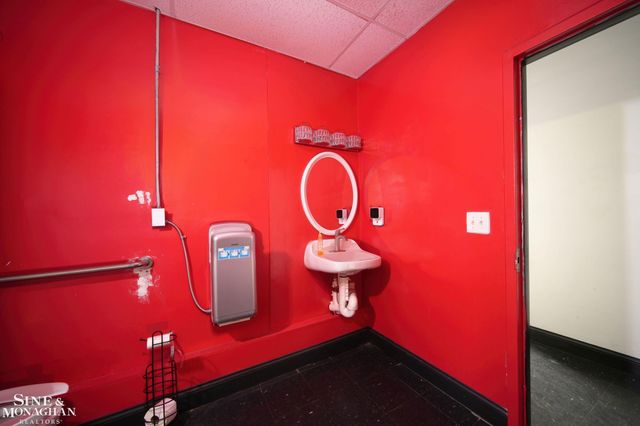 8235 W 8 Mile Road, Detroit, MI 48221