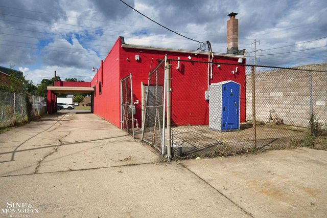 8235 W 8 Mile Road, Detroit, MI 48221